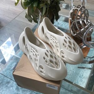 Yeezy foam runner Ararat size 12